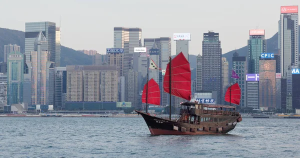 Victoria Harbor Hong Kong November 2021 Red Sail Junk Cross — ストック写真