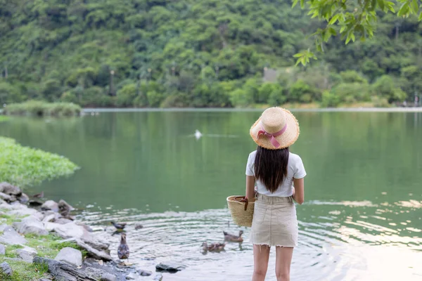 Woman Look Beautiful Lake — Foto de Stock