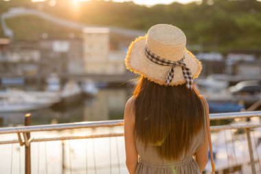 Travel woman enjoy the sea view under sunset