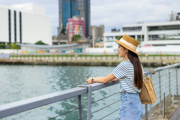 Travel Woman Look Sea Keelung Harbor — Fotografia de Stock