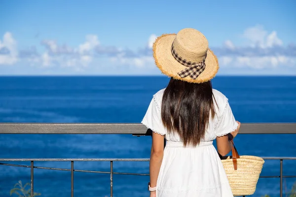 Woman Travel Blue Sea Background — Foto Stock