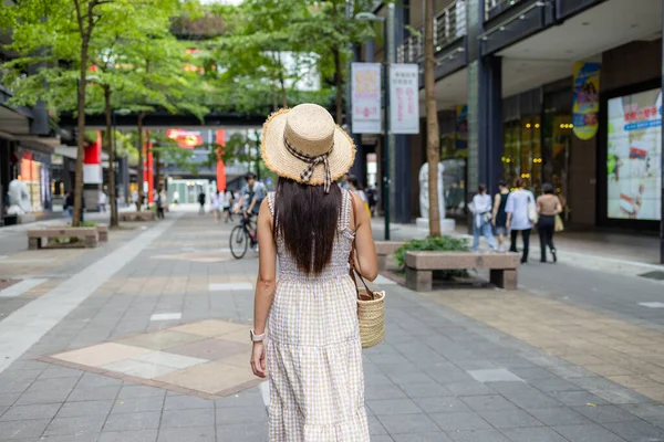 Tourist Woman Walk Xinyi District Taipei City Taiwan — стоковое фото