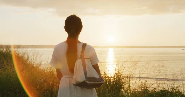 Woman Look Sunset Sea — Fotografia de Stock