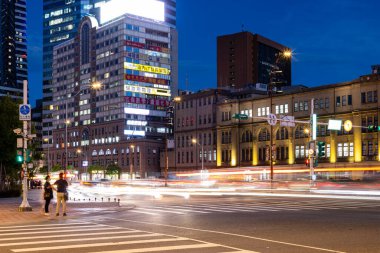 Taipei, Tayvan - 03 Ağustos 2022: Gece Taipei şehir sokağı