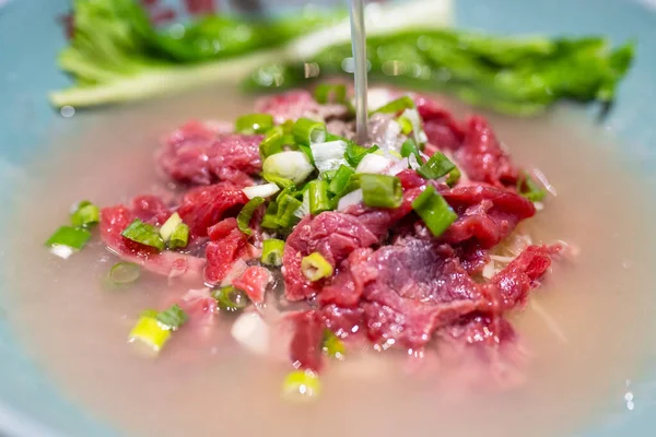 Boiling Hot Soup Pour Noodle Slice Raw Beef Famous Cuisine — Stock Photo, Image