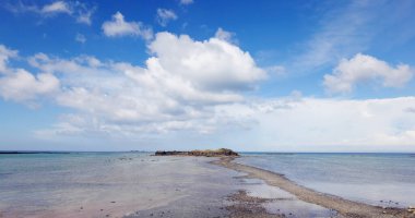 Alçak gelgit yürüyüş yolu Tayvan Penghu 'daki Kueibishan ve Chi Yu Adası' nı birbirine bağlıyor.
