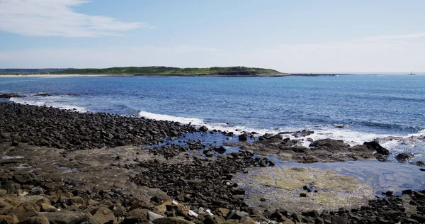 Stone Rock Sea Beach Sunny Sky — 图库照片