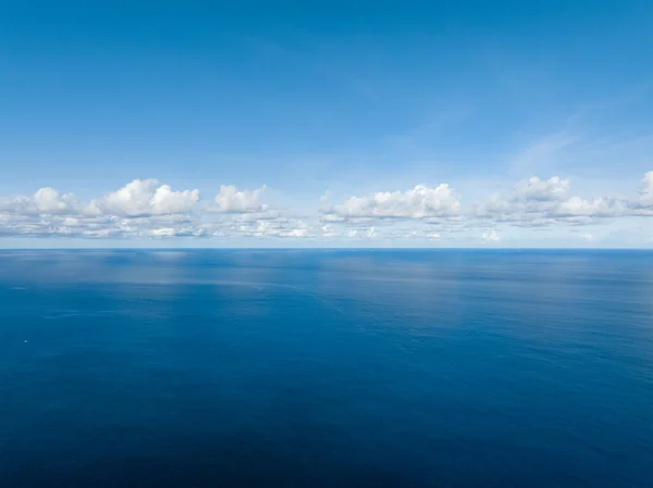 平静的大海和天空 — 图库照片