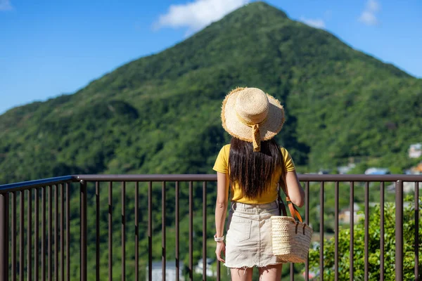 Travel Woman Visit Jiufen Χωριό Στο Βουνό Στην Ταϊβάν — Φωτογραφία Αρχείου