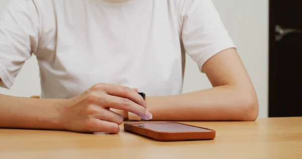 Woman Use Mobile Phone Table — 스톡 사진