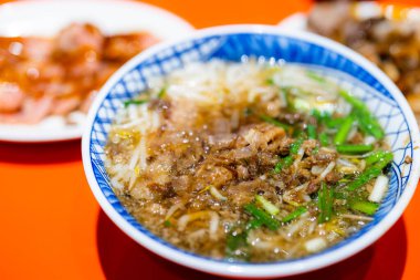 Tayvan 'da kalın pirinç eriştesi.