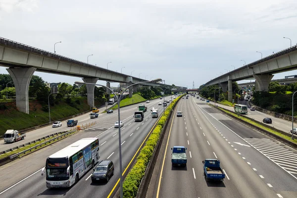 New Taipei, Tayvan - 13 Haziran 2022: Tayvan 'ın Taipei Otoyolu, New Taipei' de Ulusal Otoyol