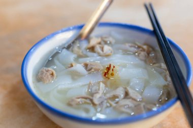 Lokantada domuz bağırsağı pirinçli şehriye