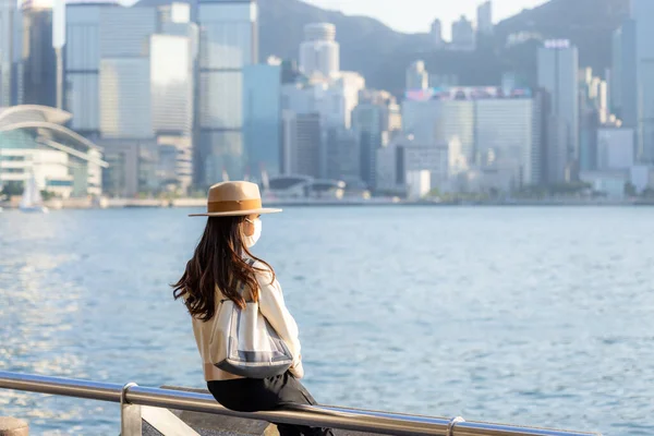 Turistka Dívá Město Hong Kong — Stock fotografie