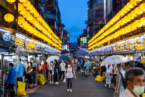 Keelung Taiwan Augusti 2022 Keelung Miaokou Nattmarknad Keelung Taiwan Kvällen — Stockfoto