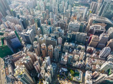 Mong Kok, Hong Kong - 26 Kasım 2021: Hong Kong şehrinin yukarıdan aşağı manzarası