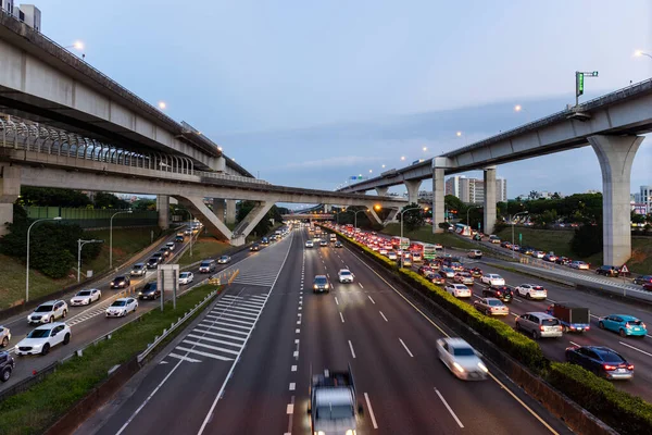 台湾新台北 2022年10月4日 台湾第一条国道夜间通车 — 图库照片