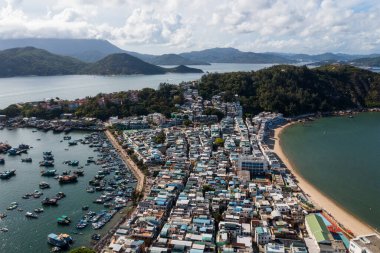 İnsansız hava aracı Hong Kong Cheung Chau adasının üzerinde uçuyor.