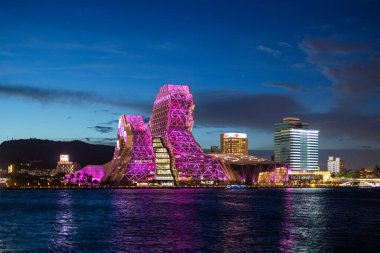 Kaohsiung, Tayvan - 01 Eylül 2022: Kaohsiung şehri gece gökyüzü