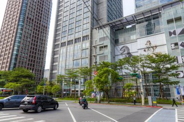 Taipei, Tayvan - 21 Temmuz 2022: Xinyi ilçesindeki Taipei şehir sokağı
