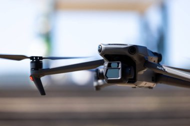 Hong Kong - 26 Kasım 2022: DJI Mavic 3 İHA