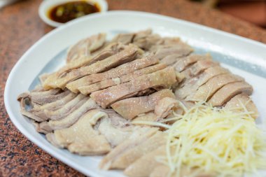 Zencefilli buğulanmış kaz göğsü eti