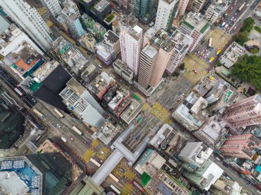 Mong Kok, Hong Kong - 18 Ocak 2022: Hong Kong şehrinin yukarıdan aşağı manzarası