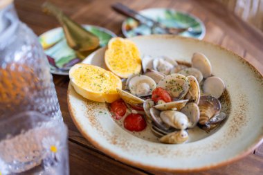 Krema soslu istiridyeli spagetti