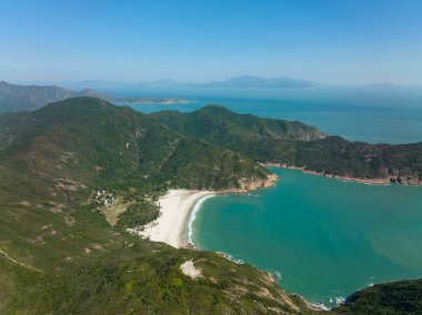 İnsansız hava aracı Hong Kong Sai Kung Pak Kum Sahil Wan üzerinde uçuyor 