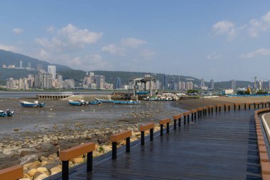 New Taipei, Tayvan - 08 Eylül 2022: Tayvan Bali 'de deniz kenarında yürüyüş 