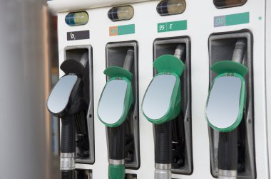 hortumlar tarafından yakıt dolum silahla