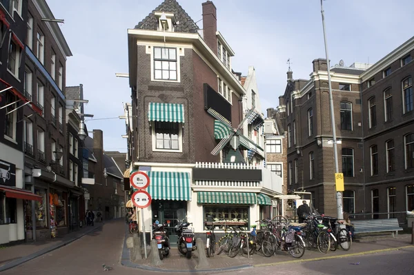 Canto acolhedor e antigo no centro de Amsterdã . — Fotografia de Stock