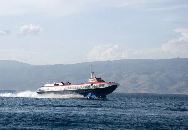 La nave sulle ali sottomarine. — Foto Stock