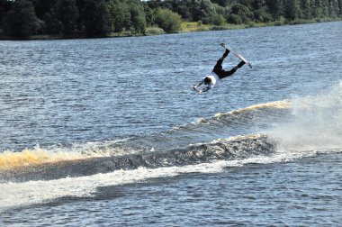 Wakebording.