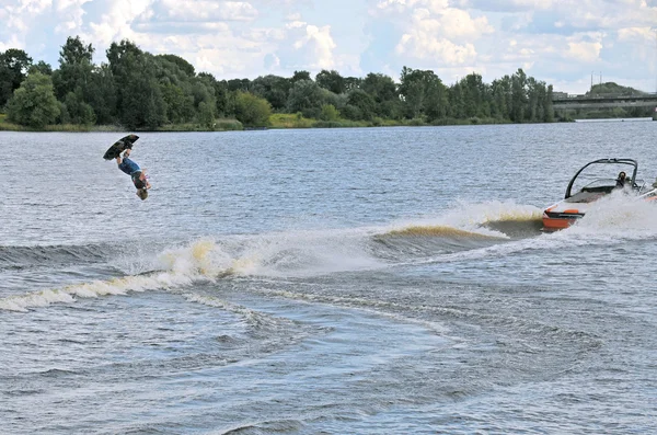 Wakebording.