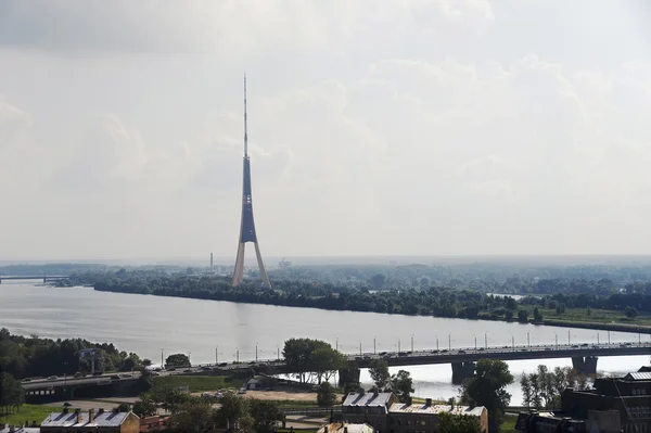 Riga. Vista di una torre della televisione . — Foto Stock