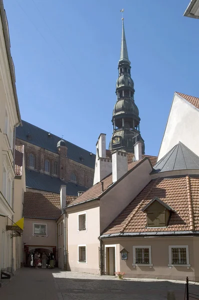 Latvia, Riga. A medieval court yard — Stock Photo, Image