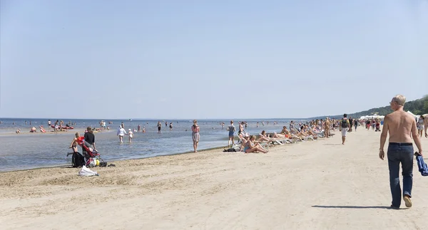 Łotwa. odpoczynek na plaży w Jurmale. — Zdjęcie stockowe