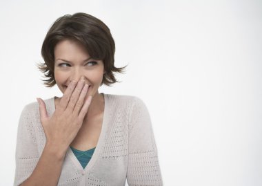 kadın gülüşü gizleme