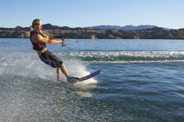 adam wakeboarding Gölü