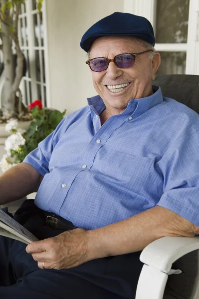 Elderly Man With Newspaper — Stock Photo, Image