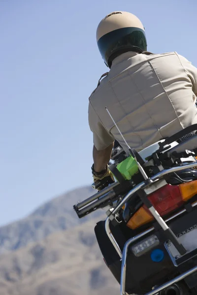 Trafik cop ridning cykel — Stockfoto