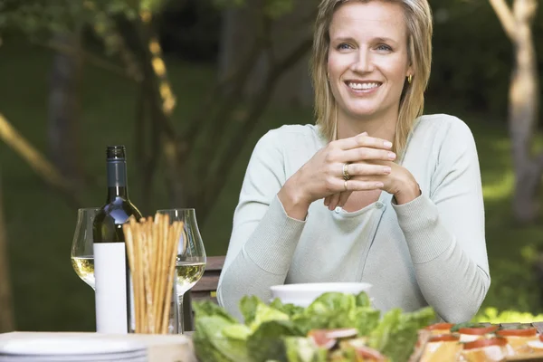 Woman sitting alone — Stock Photo, Image