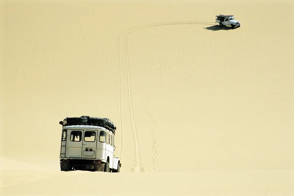 Safari Vehicles In Desert — Stock Photo, Image