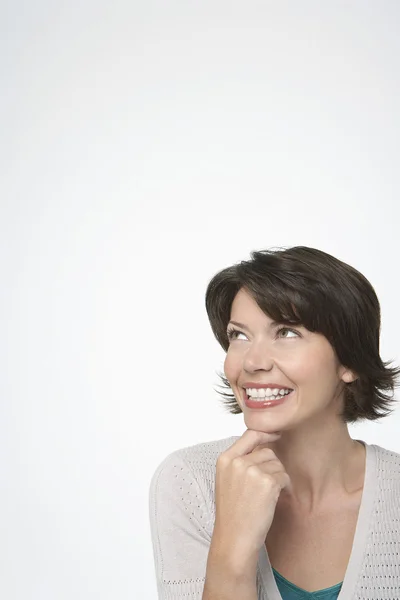 Mujer alegre mirando Copyspace — Foto de Stock