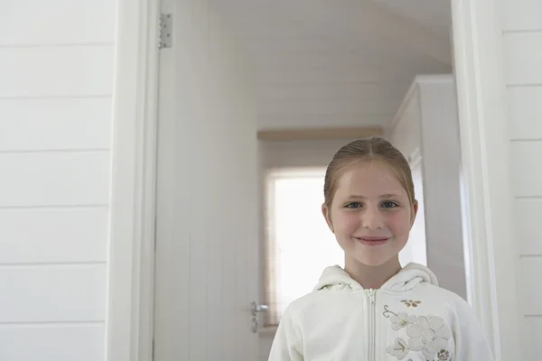 Menina bonito sorrindo — Fotografia de Stock