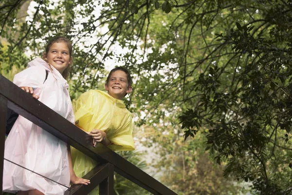 Happy Friends On A Field Trip — Stock Photo, Image