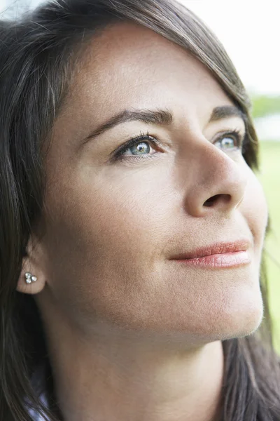 Mulher bonita sorrindo — Fotografia de Stock