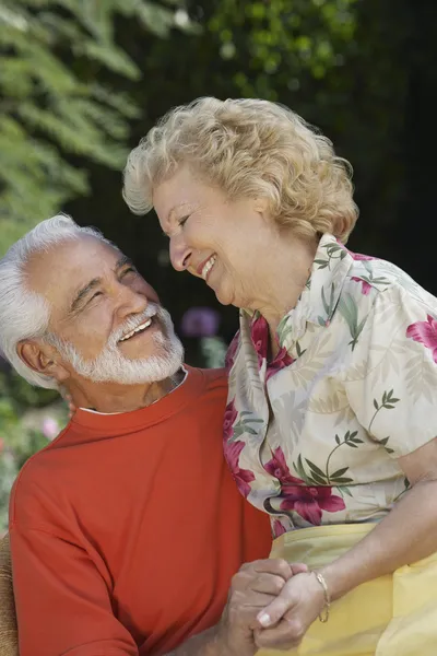 Senior Couple Embracing At Garden — Stock Photo, Image