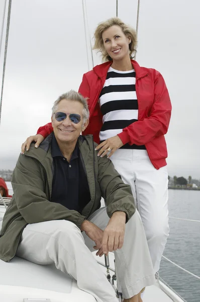 Couple On Sailboat During Vacations — Stock Photo, Image